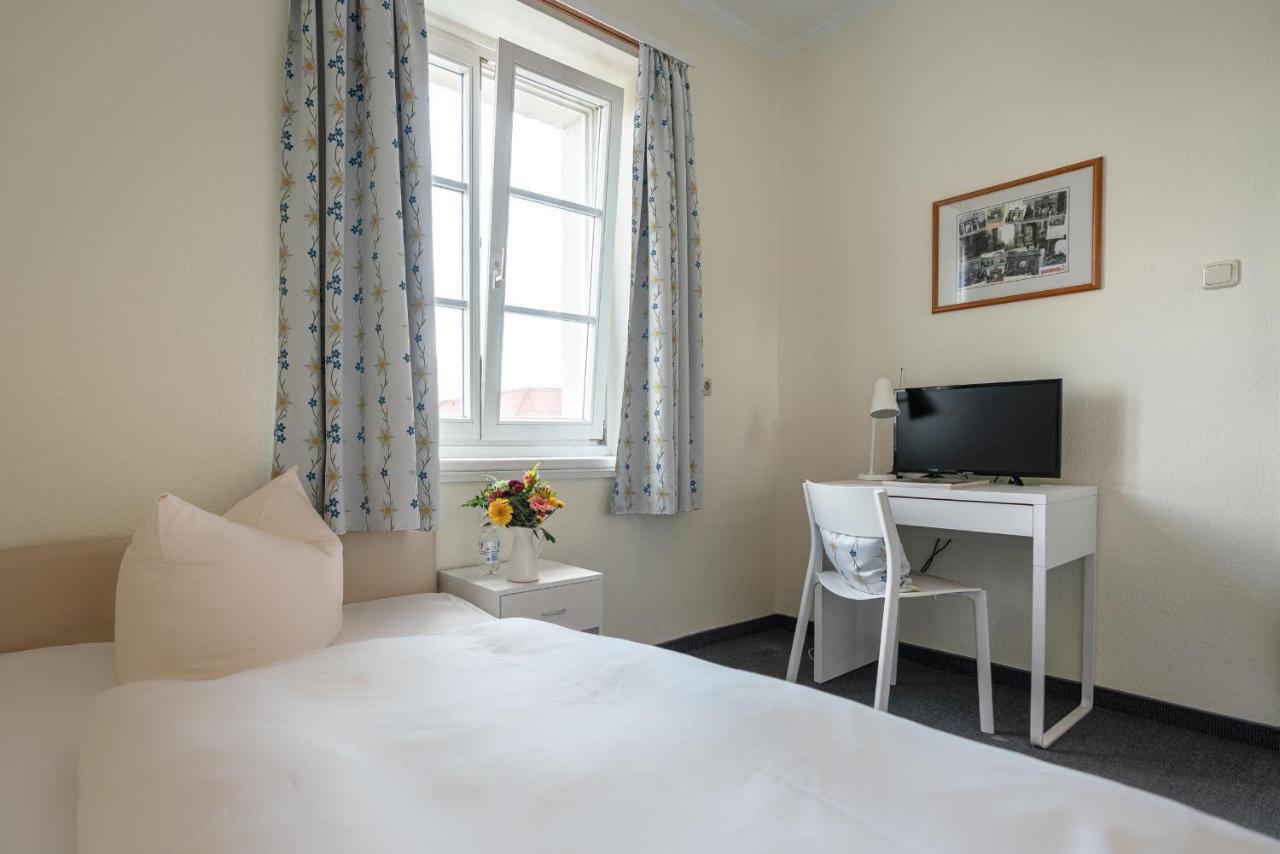 Hotel-Pension Am Siegestor Мюнхен Экстерьер фото