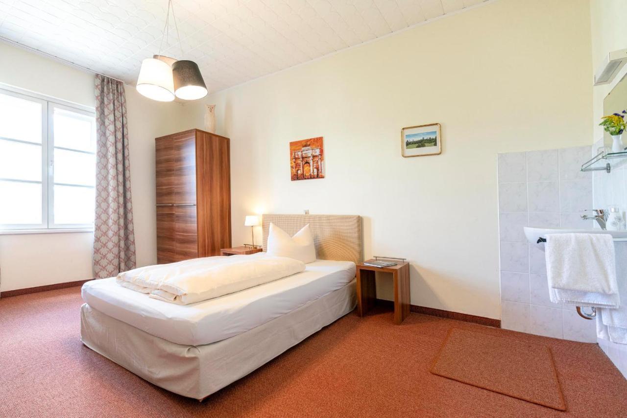 Hotel-Pension Am Siegestor Мюнхен Экстерьер фото