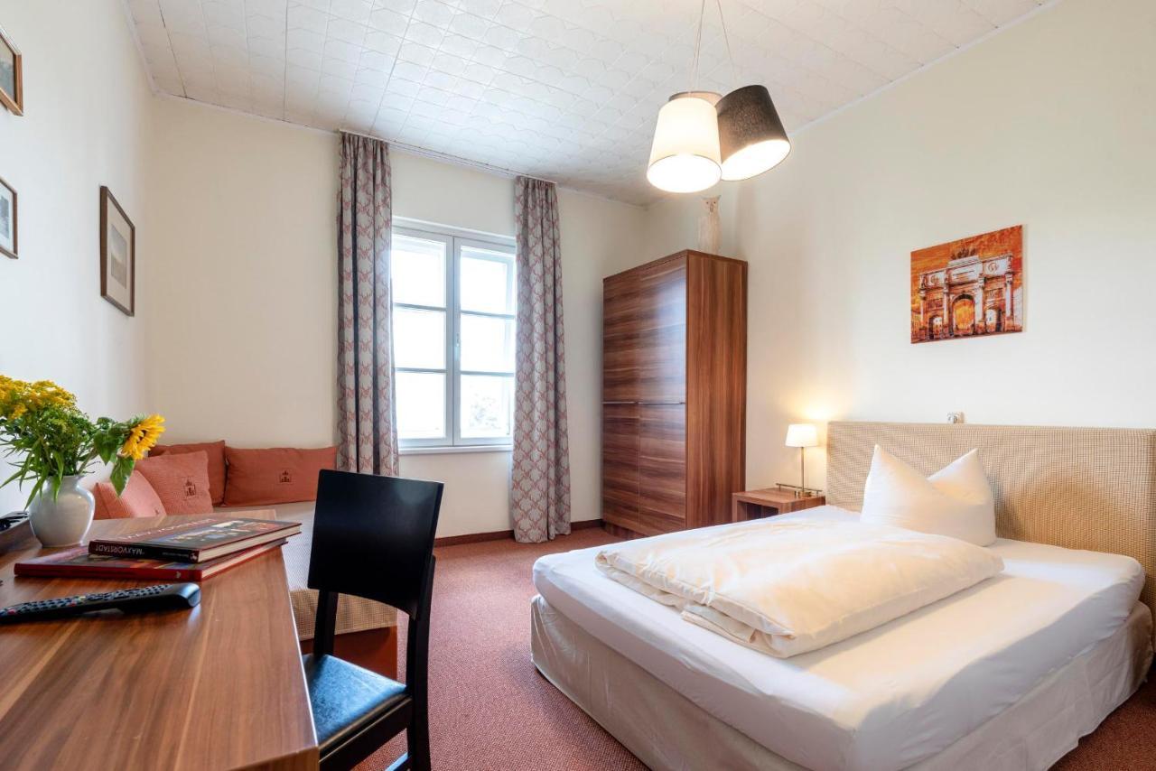 Hotel-Pension Am Siegestor Мюнхен Экстерьер фото