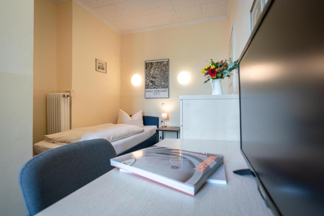 Hotel-Pension Am Siegestor Мюнхен Экстерьер фото