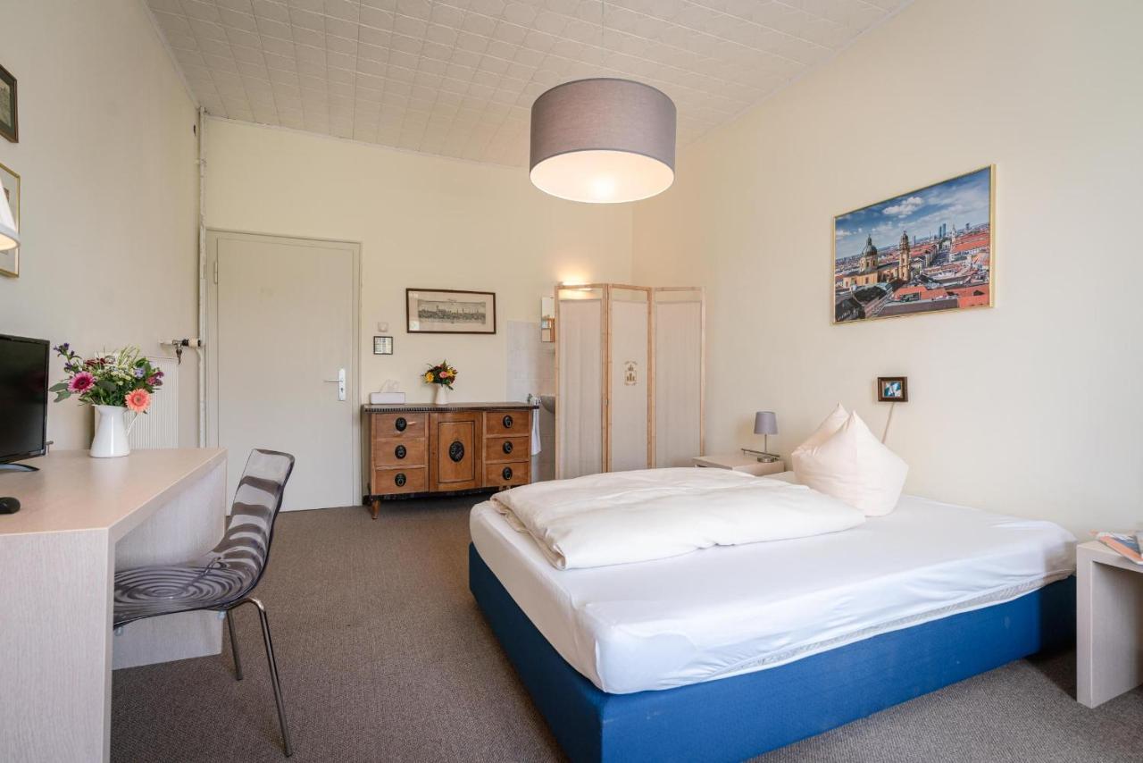 Hotel-Pension Am Siegestor Мюнхен Экстерьер фото