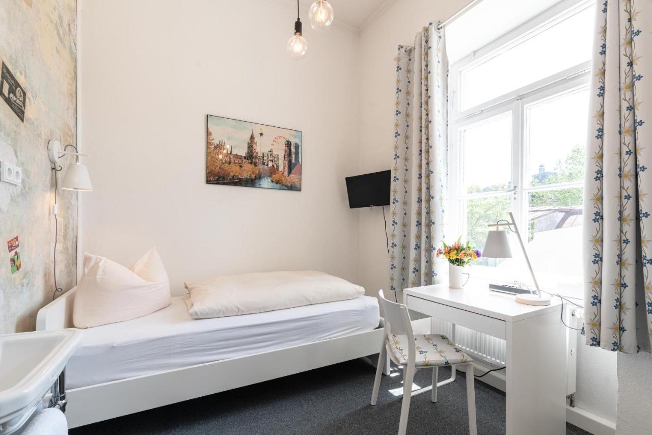 Hotel-Pension Am Siegestor Мюнхен Экстерьер фото