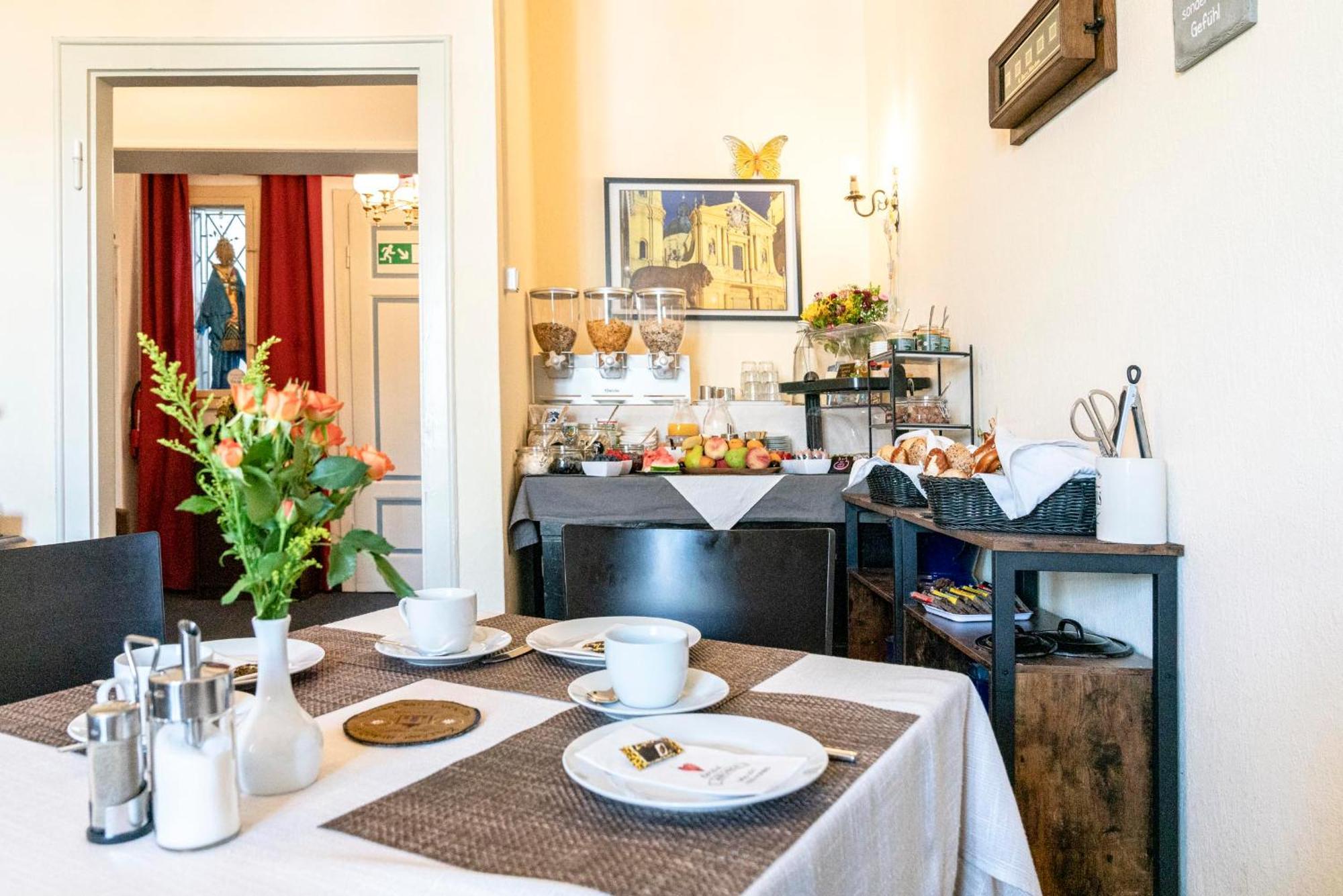 Hotel-Pension Am Siegestor Мюнхен Экстерьер фото