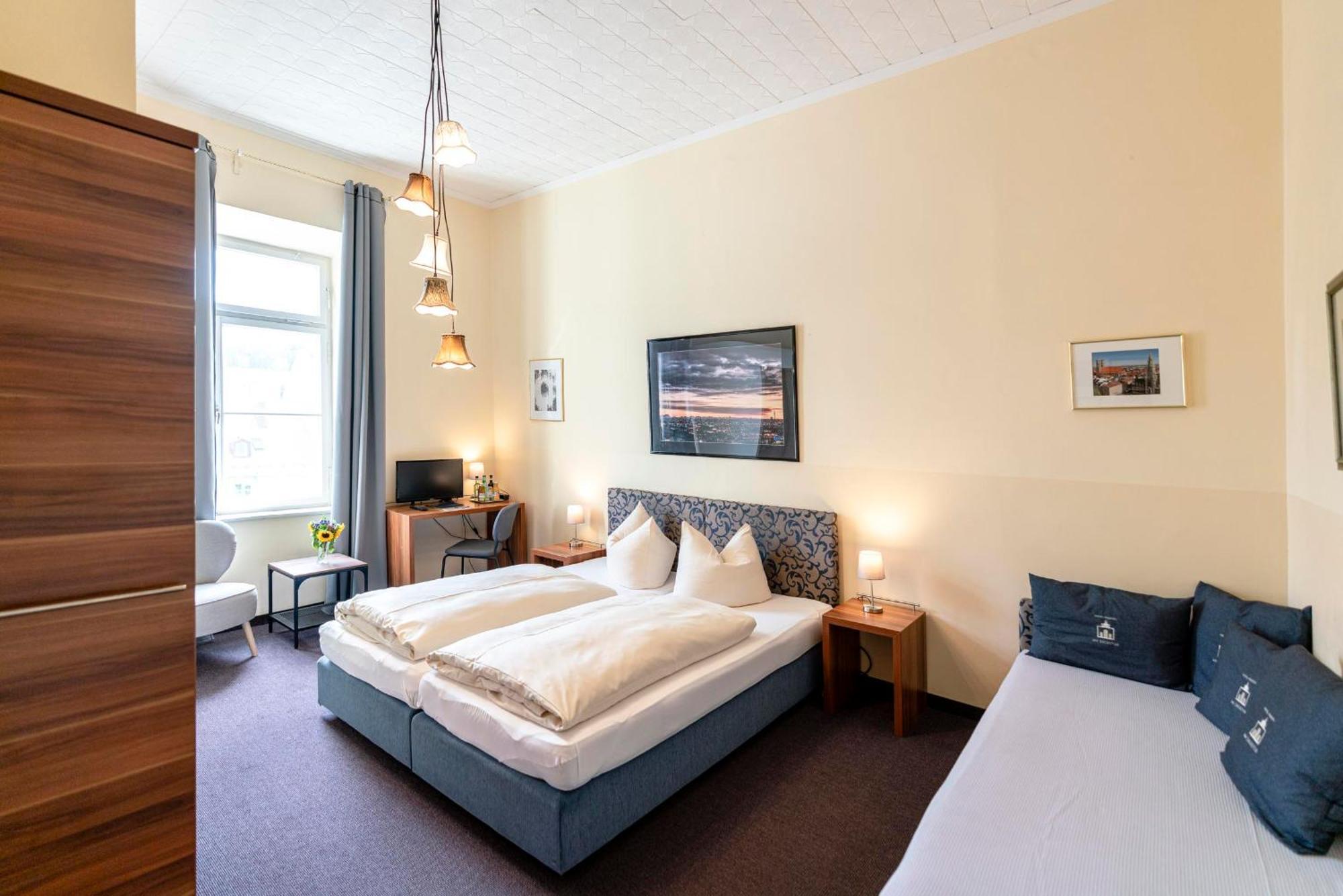 Hotel-Pension Am Siegestor Мюнхен Экстерьер фото