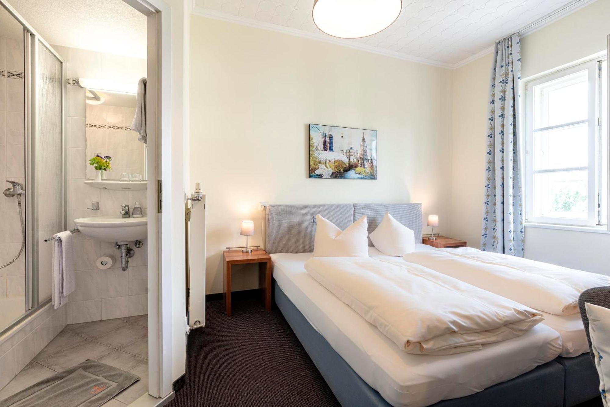 Hotel-Pension Am Siegestor Мюнхен Экстерьер фото