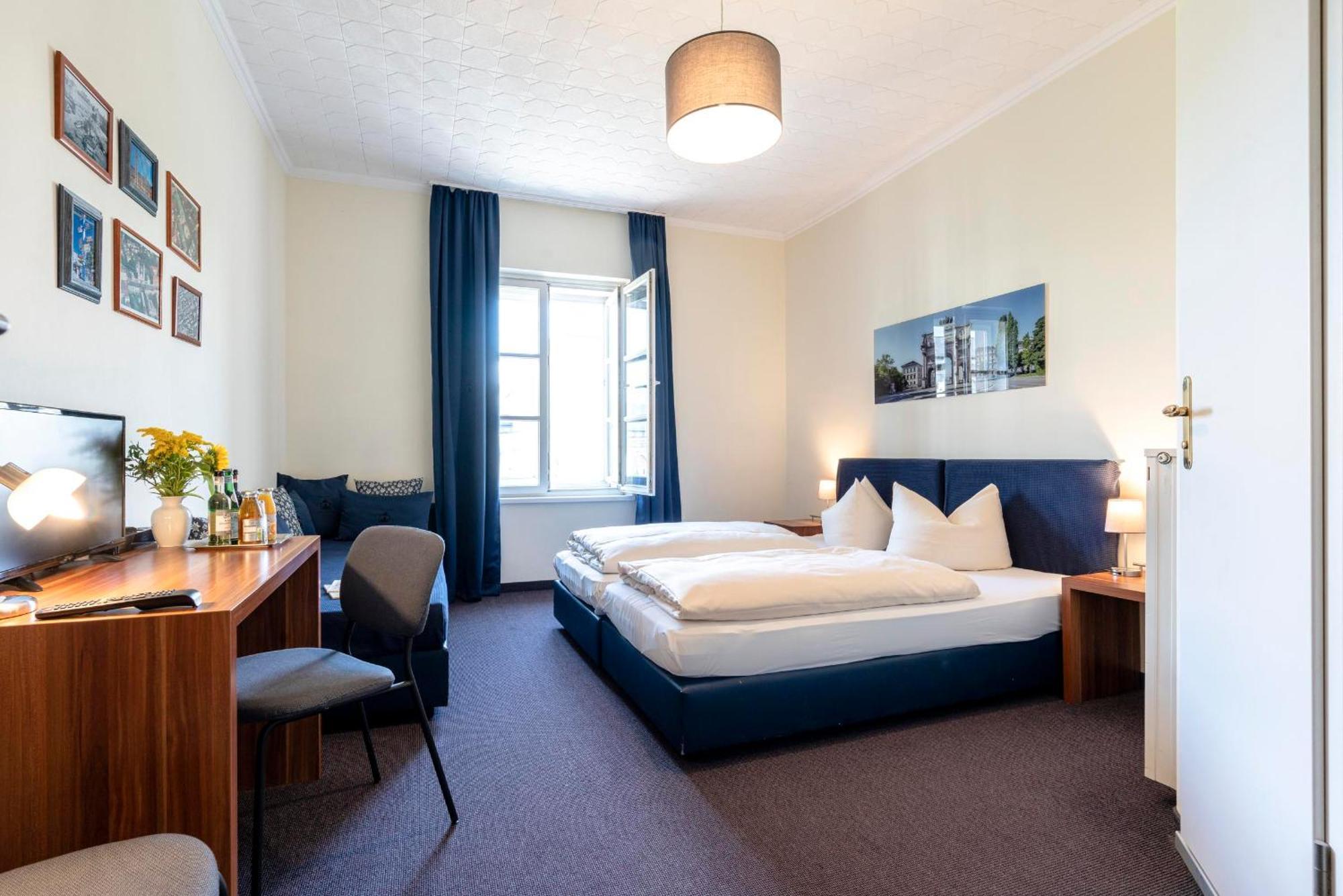 Hotel-Pension Am Siegestor Мюнхен Экстерьер фото