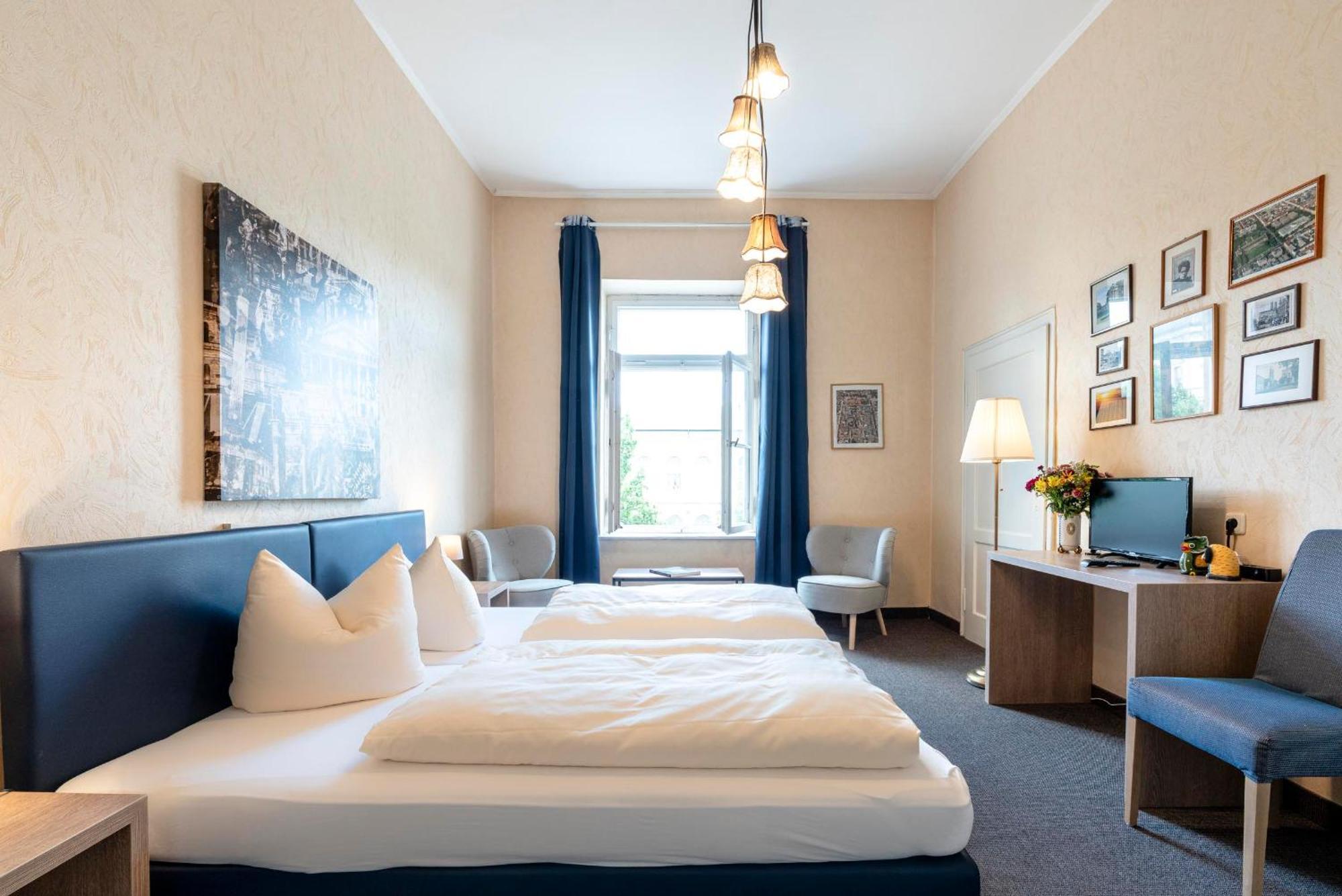 Hotel-Pension Am Siegestor Мюнхен Экстерьер фото