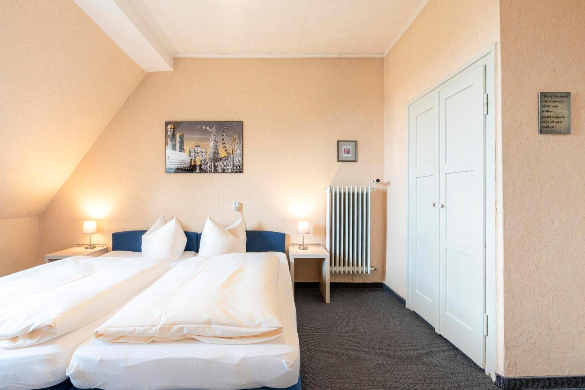 Hotel-Pension Am Siegestor Мюнхен Экстерьер фото