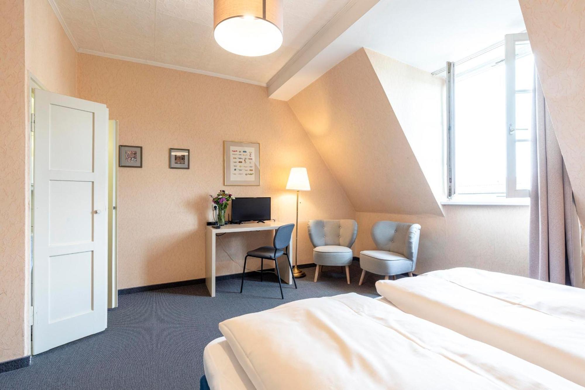 Hotel-Pension Am Siegestor Мюнхен Экстерьер фото
